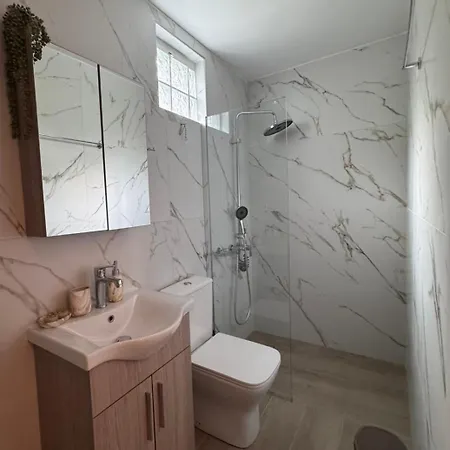 Stauroula & Thomas Homes