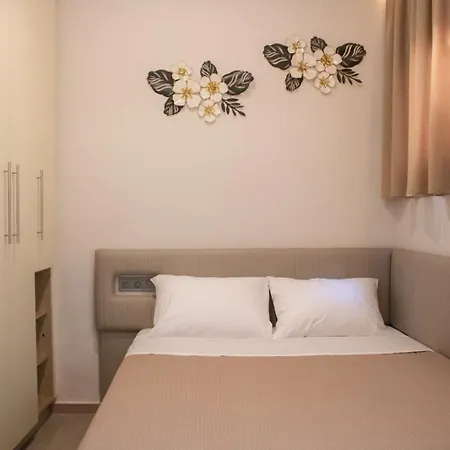 Stauroula & Thomas Homes 公寓